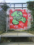829384 Afbeelding van de graffiti WTIP uit 2013, op een deur in het hek langs het fietspad op de Demkaspoorbrug te Utrecht.